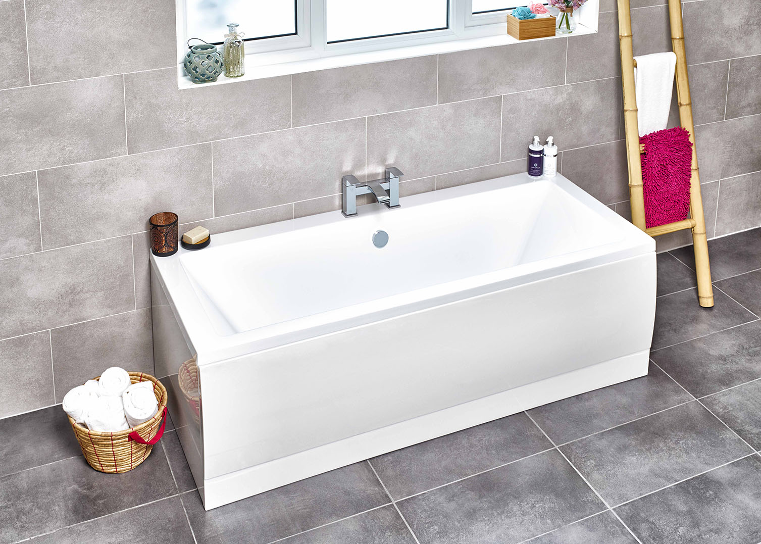 The Options Double Ended Bath from VIP Bathrooms - now only 161.99 GBP! Panels pictured are for illustrative purposes only, actual panel may differ slightly in appearance.